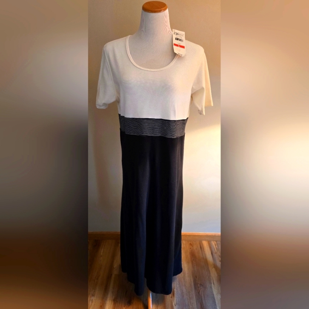 NWT Norton Studio Black/White  Striped Short Sleeve Knit Dress Women’s SZ L